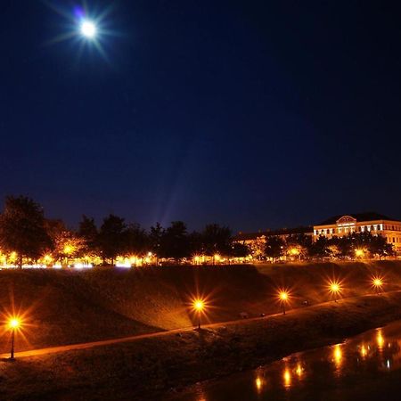 Hero 4 Sterne Ferienhaus Baja Bagian luar foto