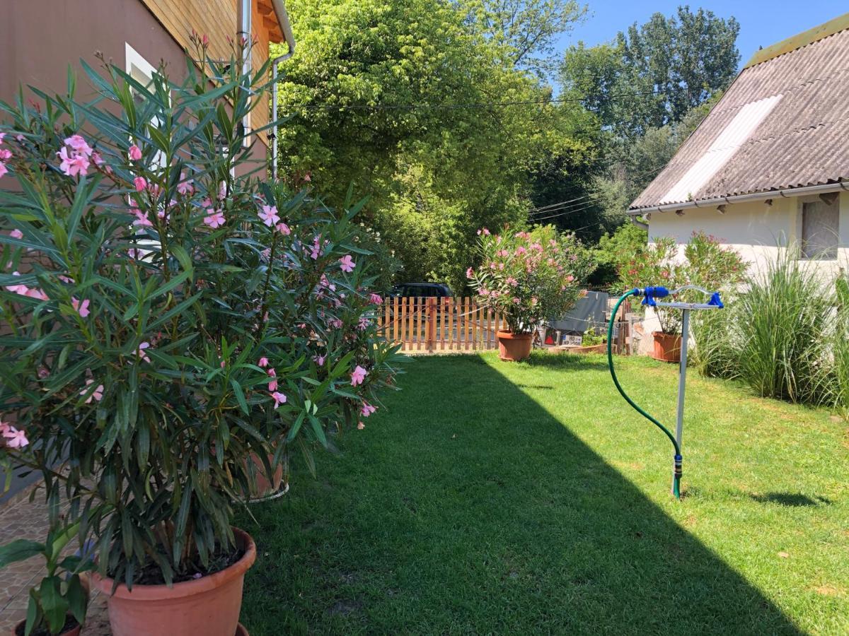 Hero 4 Sterne Ferienhaus Baja Bagian luar foto