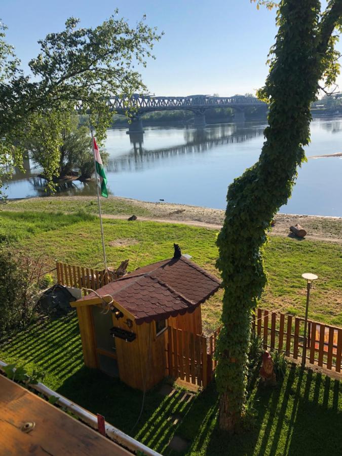 Hero 4 Sterne Ferienhaus Baja Bagian luar foto