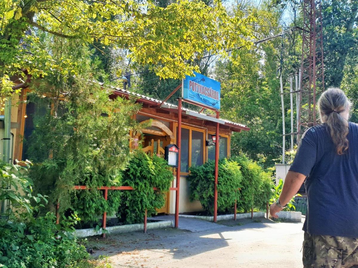 Hero 4 Sterne Ferienhaus Baja Bagian luar foto