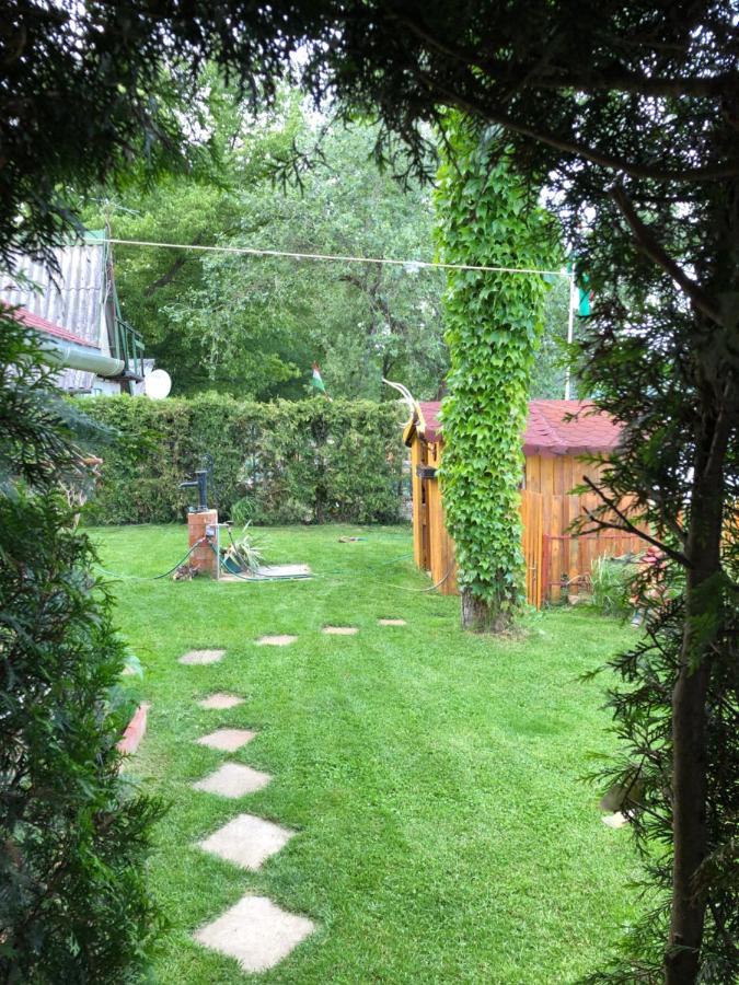 Hero 4 Sterne Ferienhaus Baja Bagian luar foto