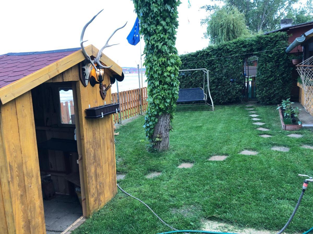 Hero 4 Sterne Ferienhaus Baja Bagian luar foto