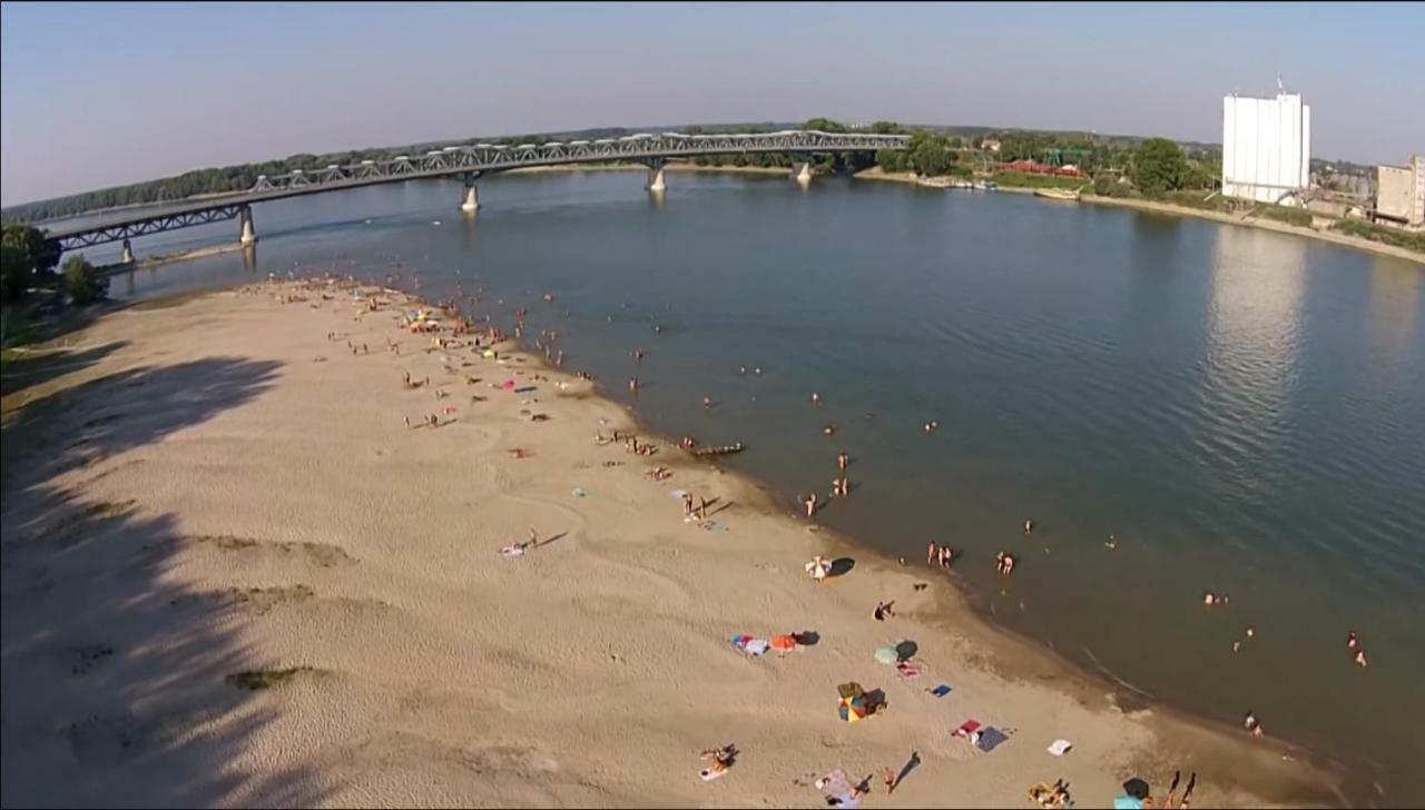 Hero 4 Sterne Ferienhaus Baja Bagian luar foto