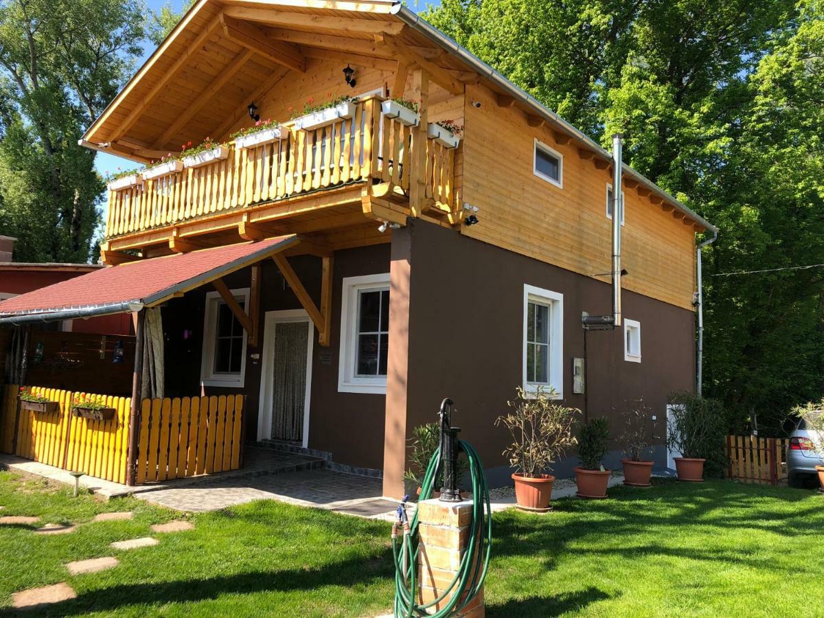 Hero 4 Sterne Ferienhaus Baja Bagian luar foto